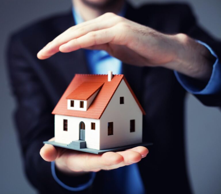 What does homeowners insurance cover